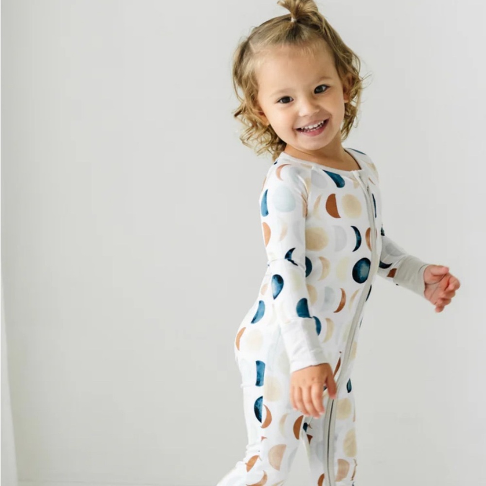 🌙Little Sleepies Luna Neutral Zippy